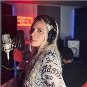 Vocal Coaching para cantantes que quieren perfeccionar sus habilidades en interpretación, presencia escénica, afinación.